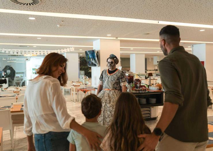 Disfraces, Pasillo del Terror... ¡Reserva ya tu Halloween más divertido! Villa Luz Design & Art Hotel Gandía Disfraces, Pasillo del Terror... ¡Reserva ya tu Halloween más divertido! Villa Luz Design & Art Hotel Gandía